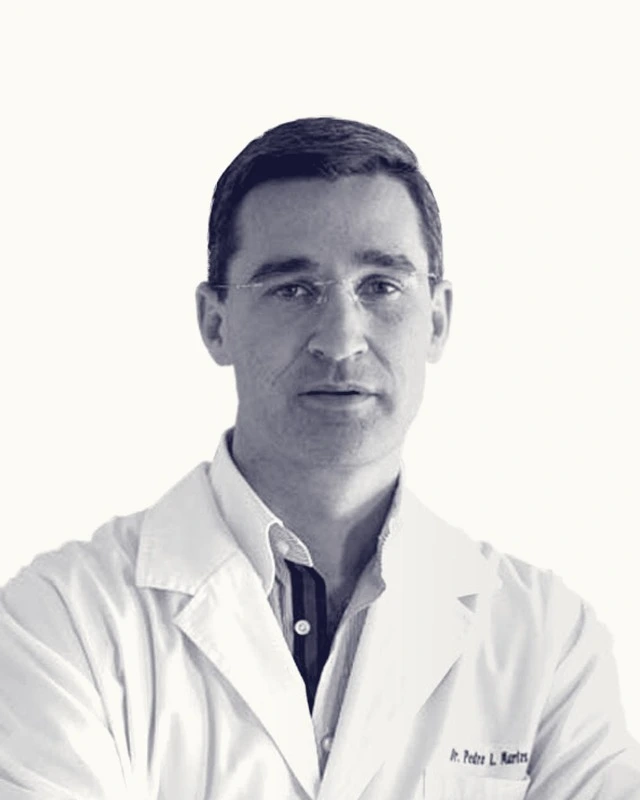 Dr. Pedro Martos, cirujano maxilofacial de Clínica Dental Garachico